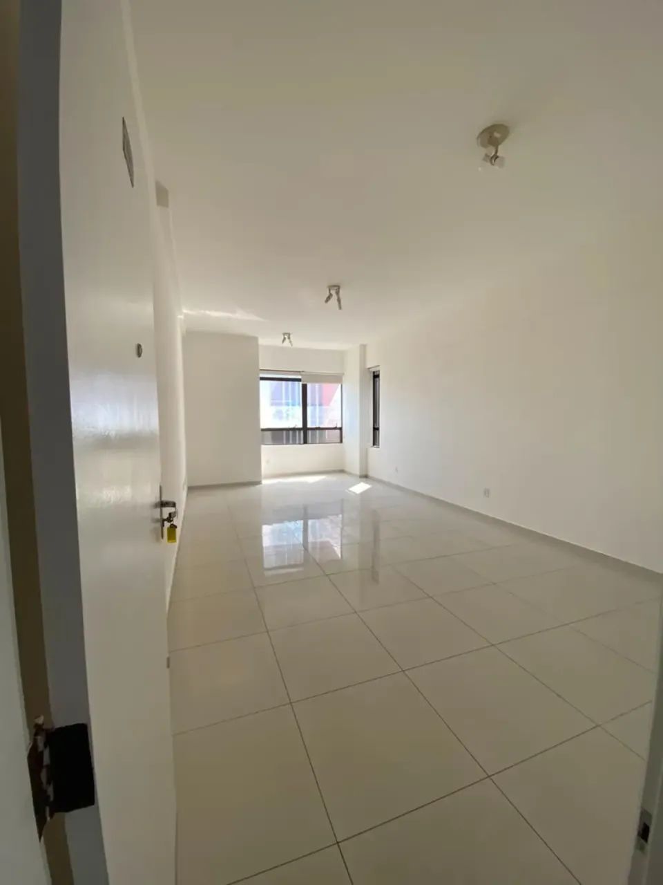 Imóvel para aluguel tem 33m² em Calhau - São Luís - MA - Foto 4