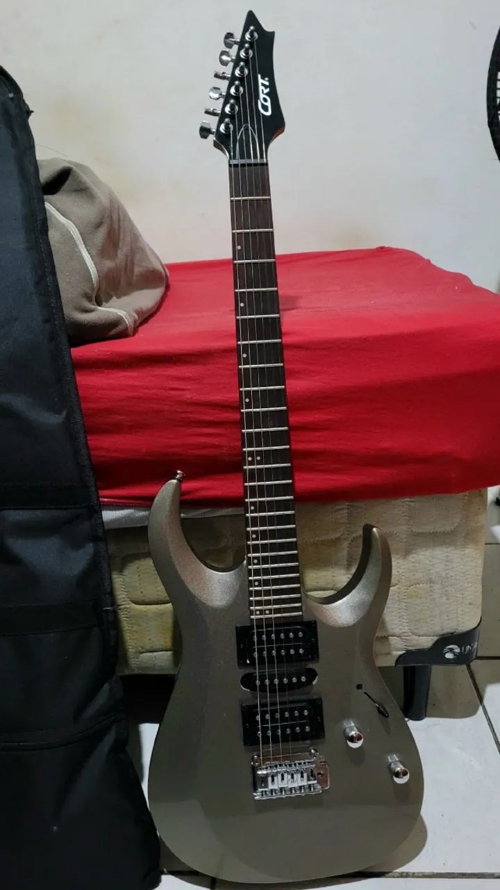 Guitarra Elétrica Cort X200 Sv Prata Em Estado De Nova - Foto 3