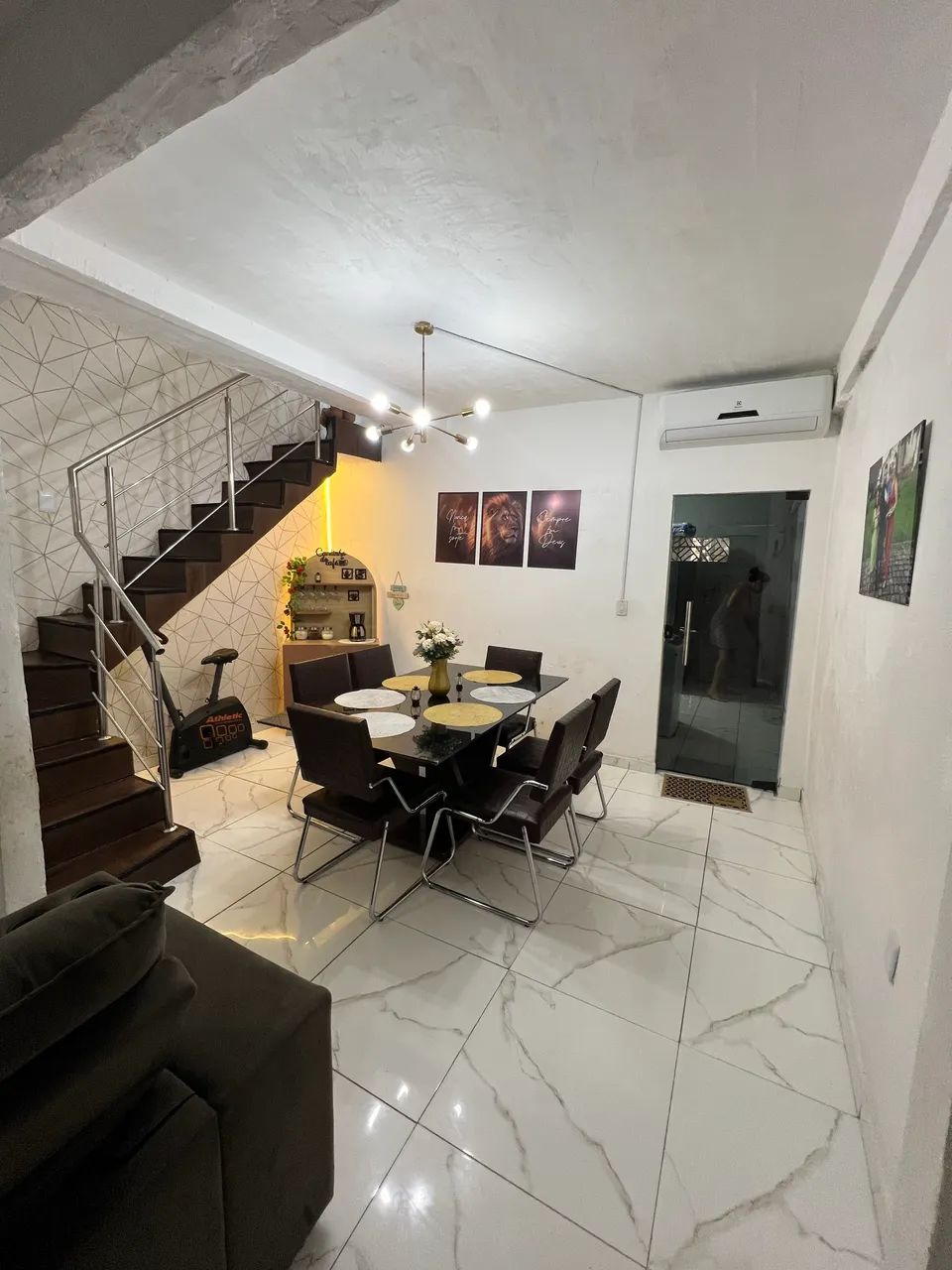 CASA NO COQUEIRO / Bem localizada 