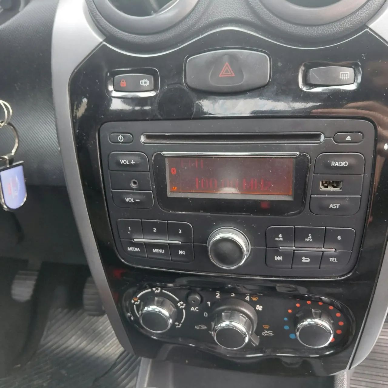Renault Sandero Expression Hi-Flex 1.0 16V 5p, foto 12 de 14