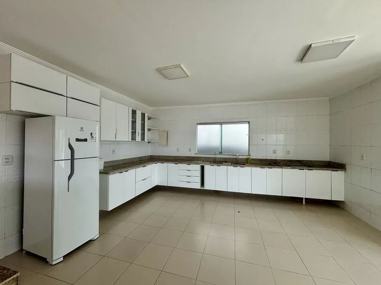 Imóvel para aluguel possui 480 metros quadrados com 5 quartos em Parque Verde - Belém - PA - Foto 7