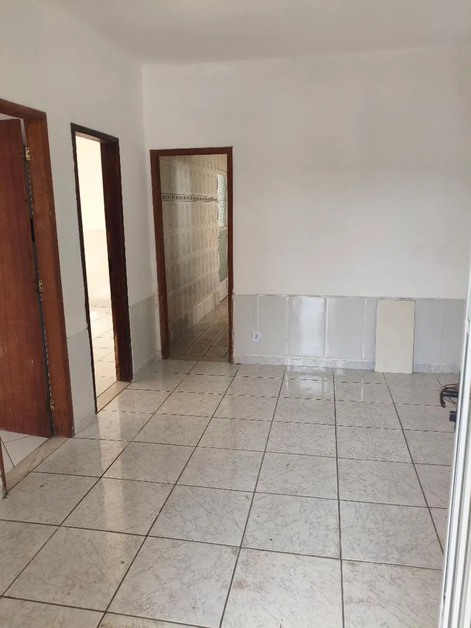 Aluga-se casa com garagem e quintal  - Foto 4