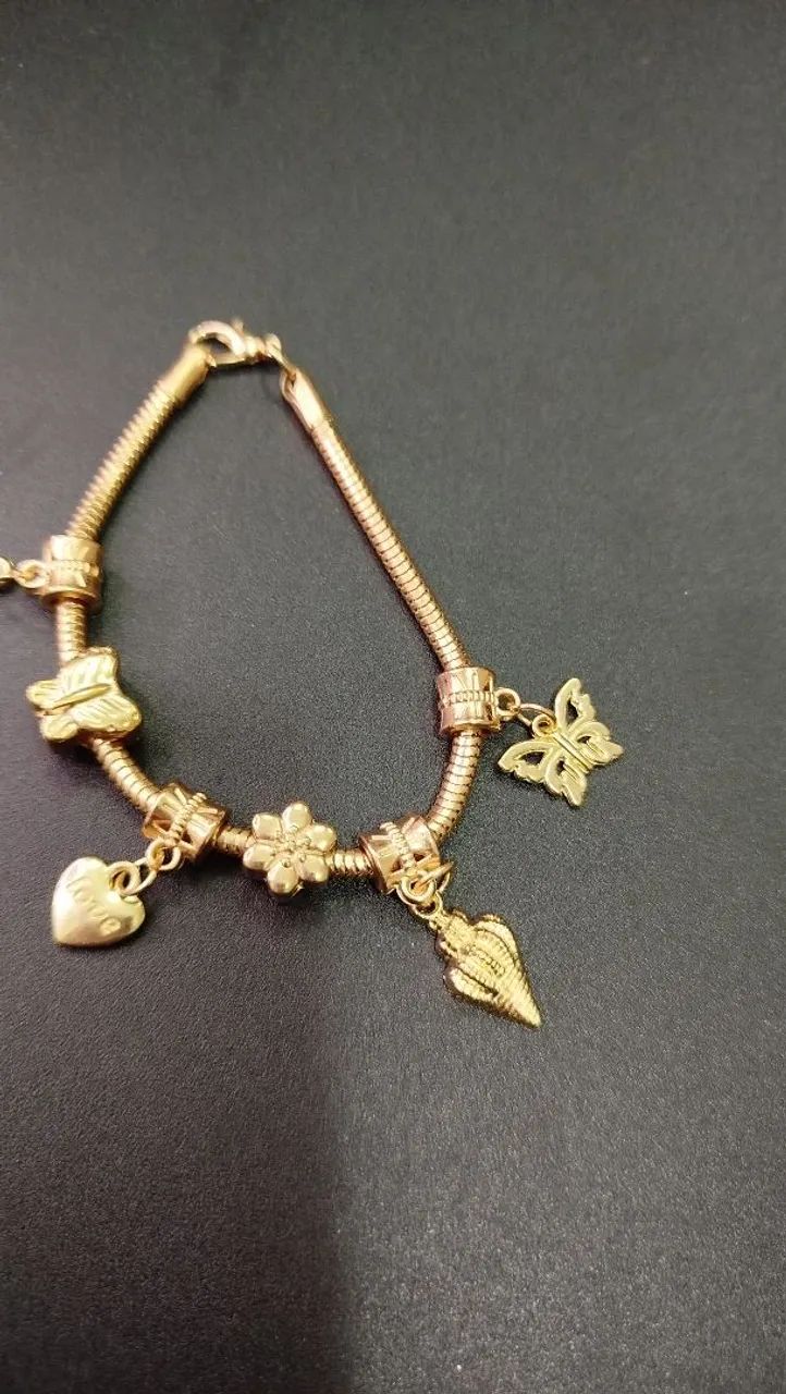 Pulseira dourada com berloques da marca Morana - Foto 4