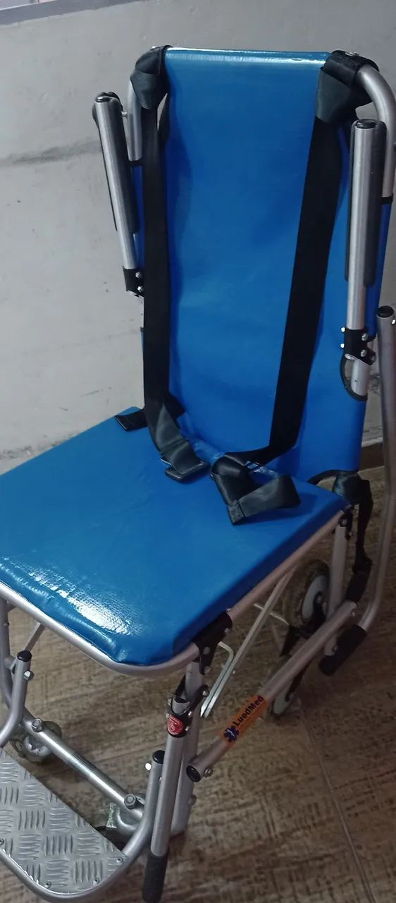 Cadeira de rodas de subir e descer escada