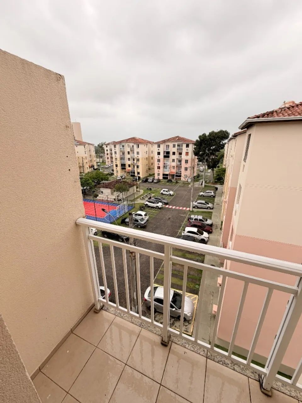 APARTAMENTO NA PRAIA DA BALEIA COM 2 QUARTOS E VARANDA - Foto 2