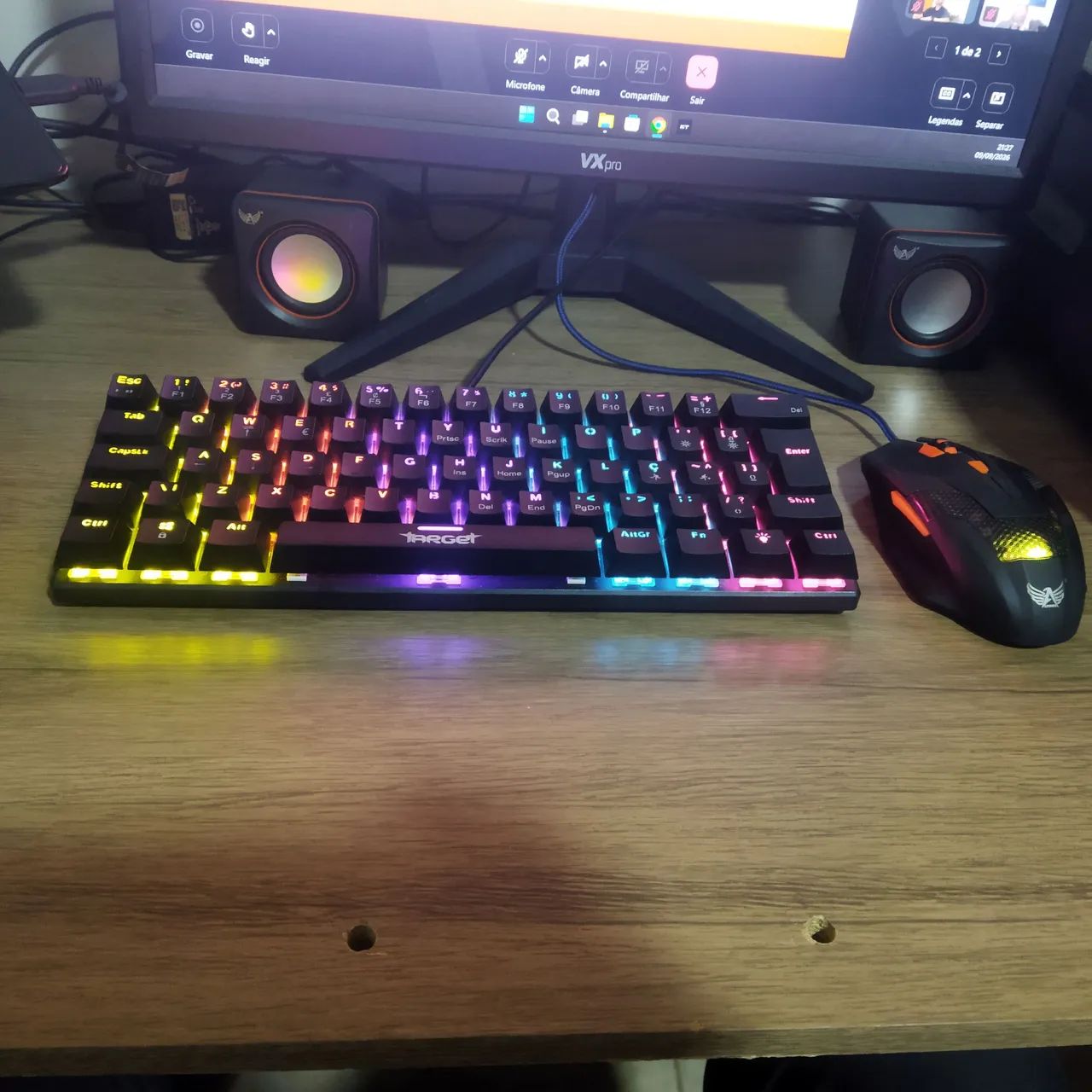 Teclado Mecânico e Mouse Gamer 