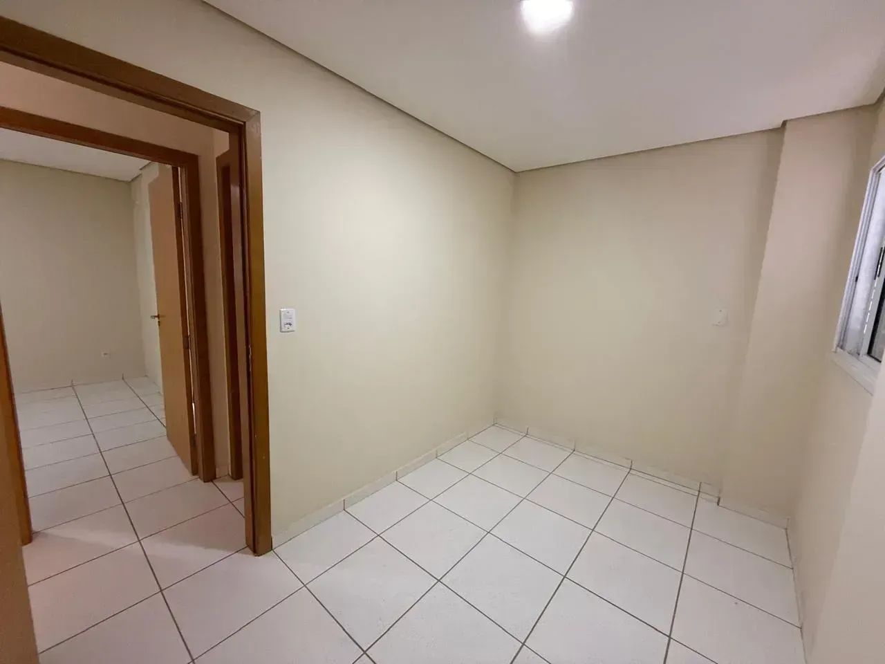 Apartamento espaçoso e bem localizado com elevador - Foto 2