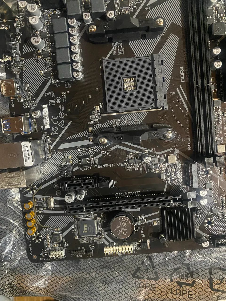Placa-mãe 520M K v2