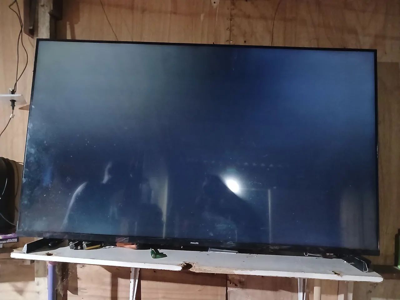 Vendo TV com defeito