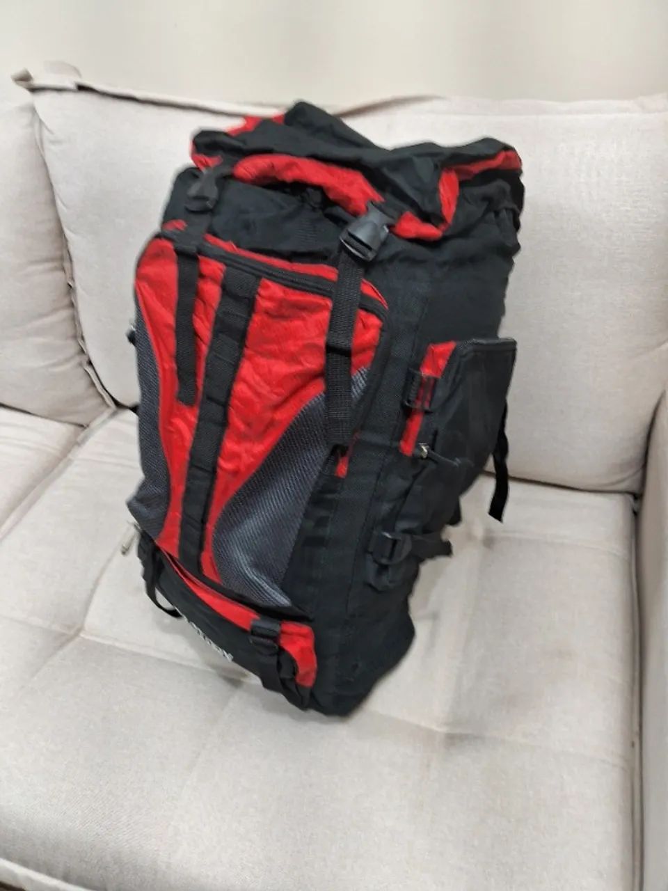 Mochila grande em tordo de 70 litros - Foto 4