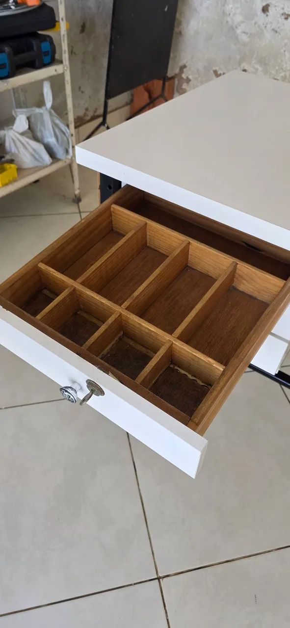 Mesa com 3 gavetas - Foto 5