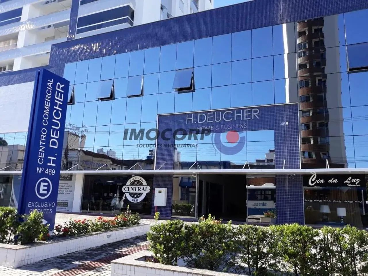 Sala com 58m2, em centro comercial, no bairro Estreito, Florianópolis-SC.