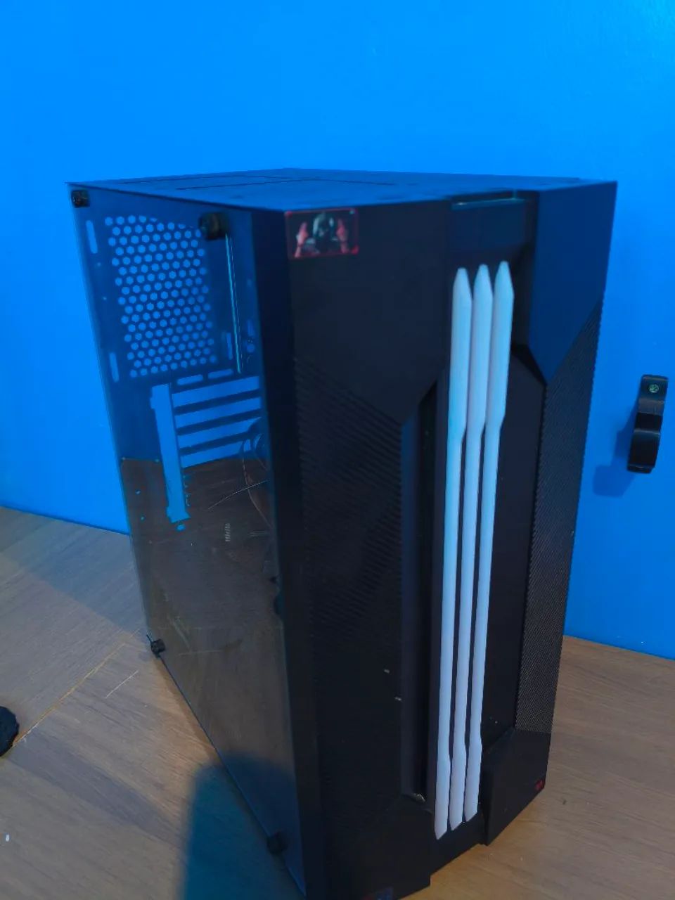 Gabinete com fonte de 600w