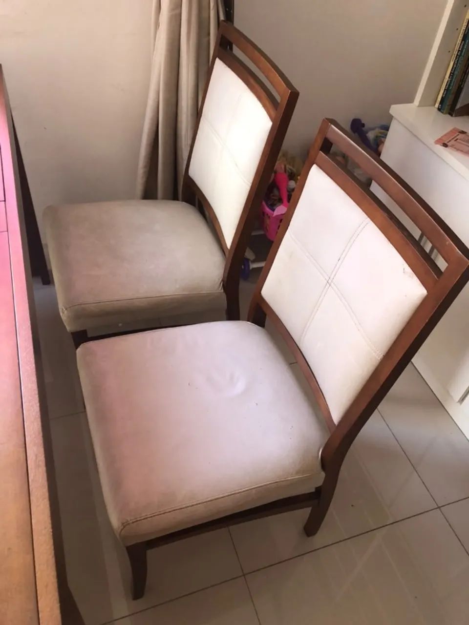 Mesa de madeira + quatro cadeiras - Foto 3