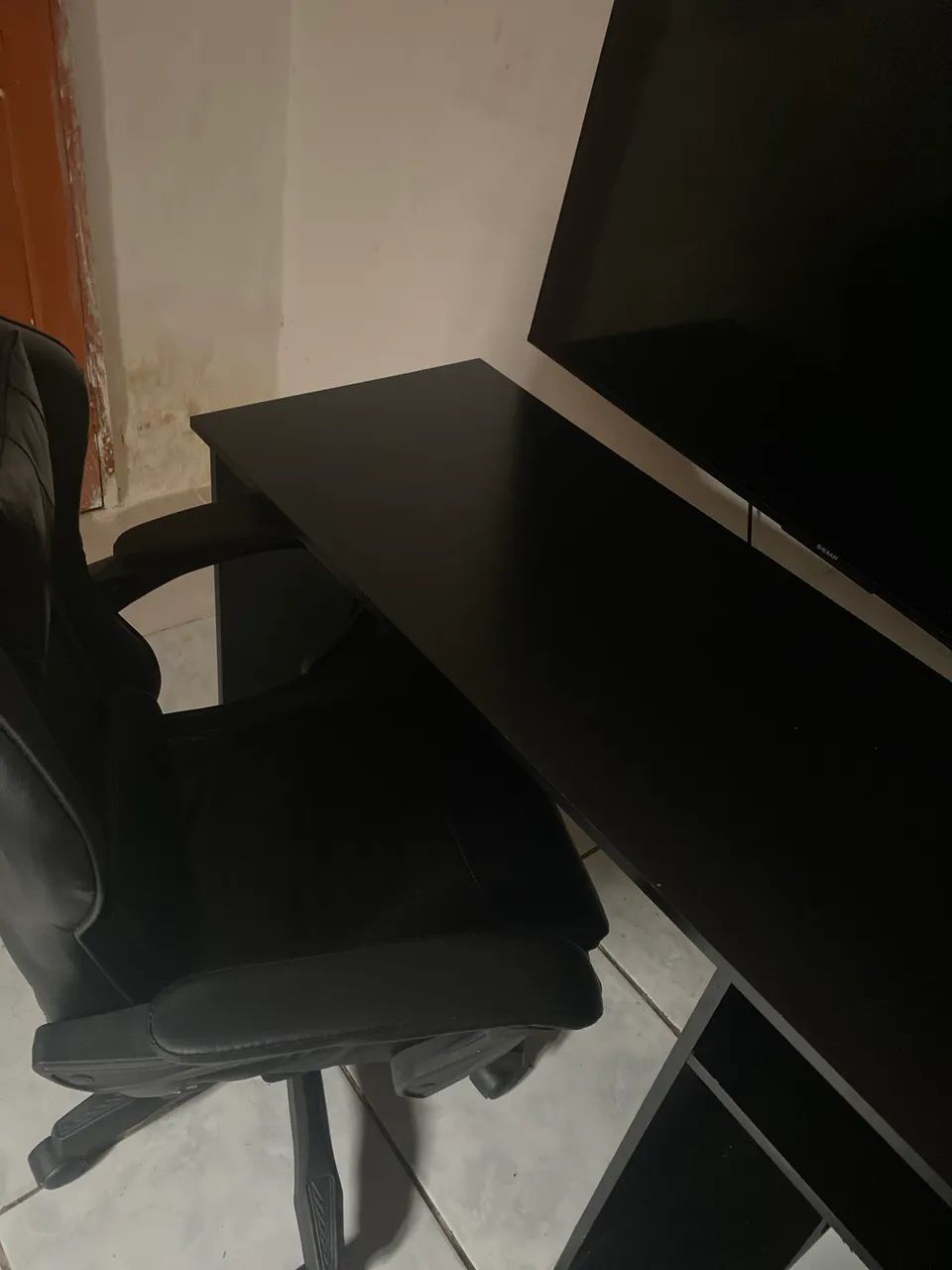 Vendo uma cadeira com mesa - Foto 3