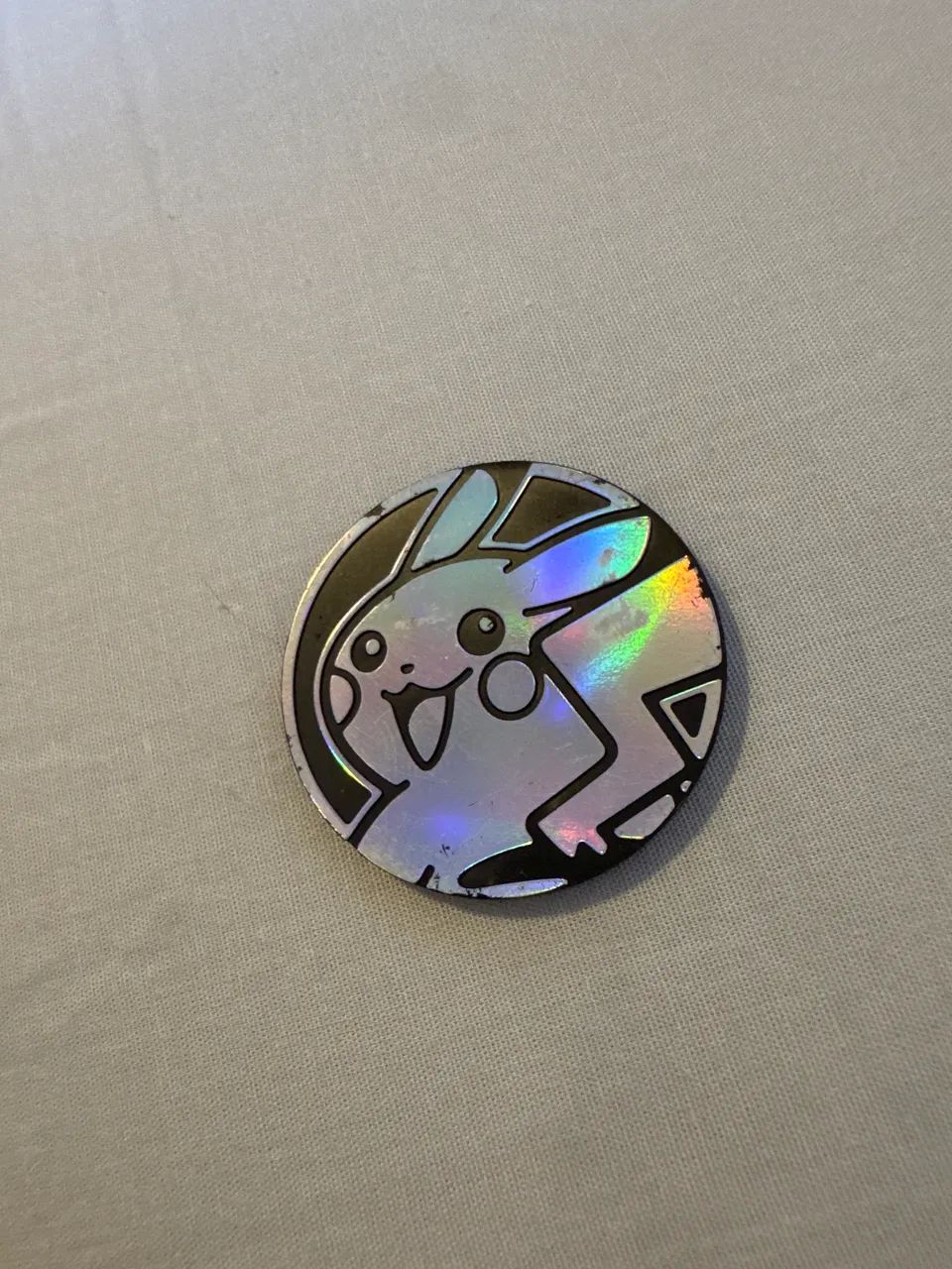 Moeda Colecionavel Grande - Pikachu - Prata Arco-Íris Foil