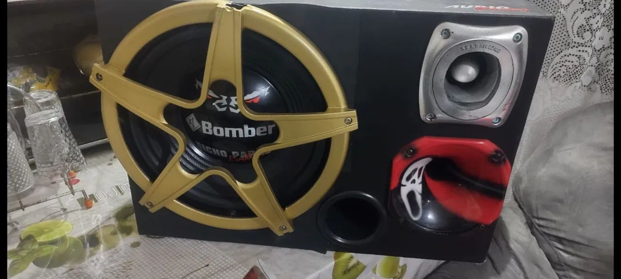 Caixa de som automotivo 