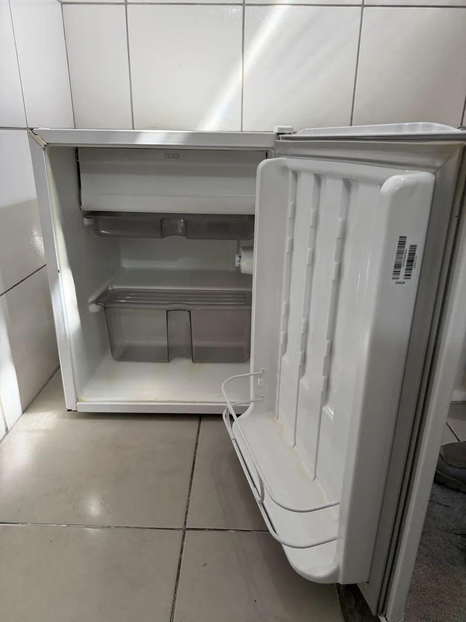 Frigobar Consul Compacto 80L 127V - Funcionando perfeitamente - Foto 2