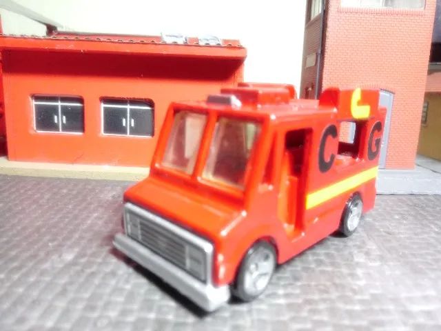 LOTE MINIATURAS DE FURGÕES HW E MAISTO. - Foto 4
