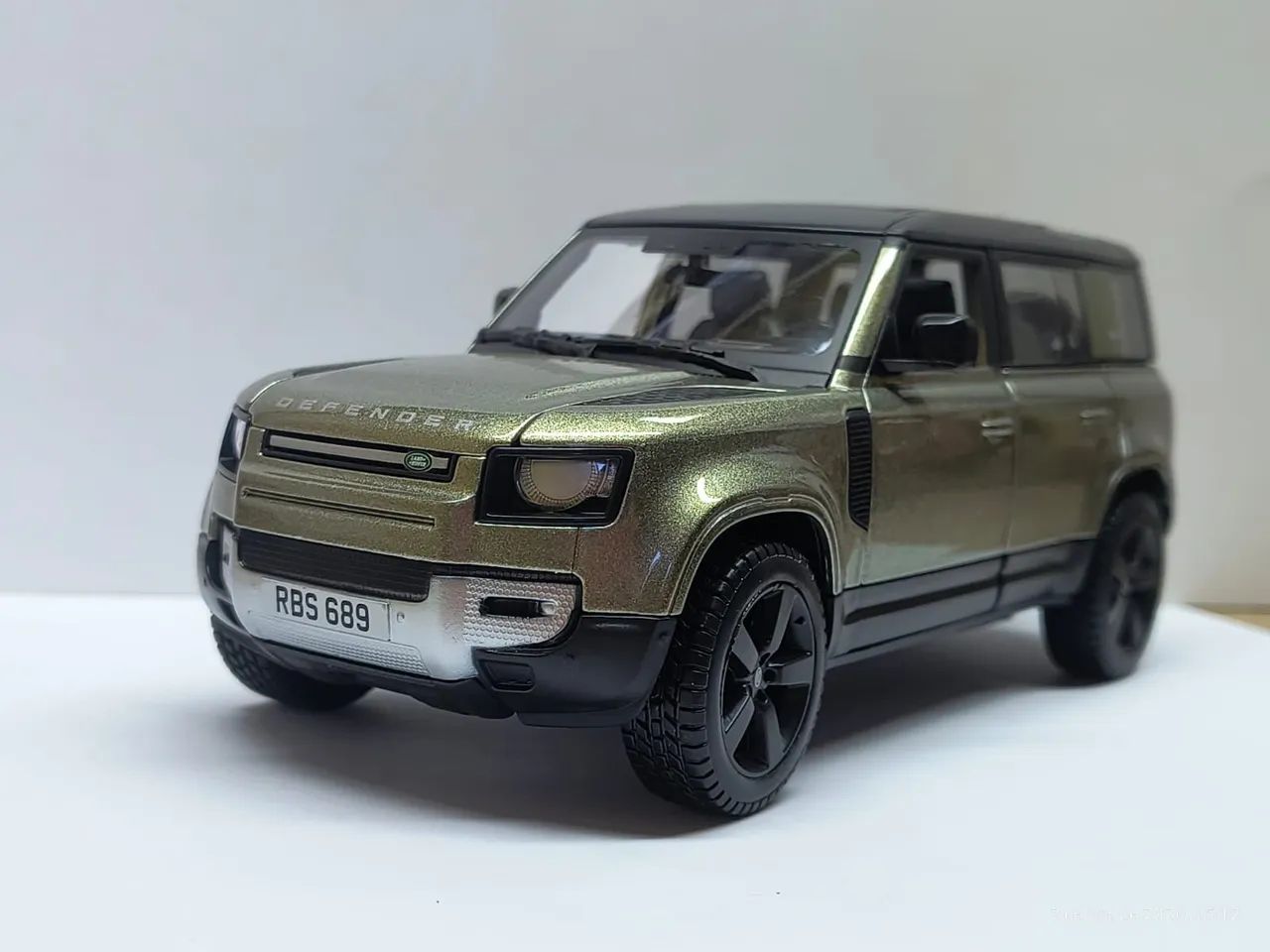 Jeep Defender Burago Escala 1:24