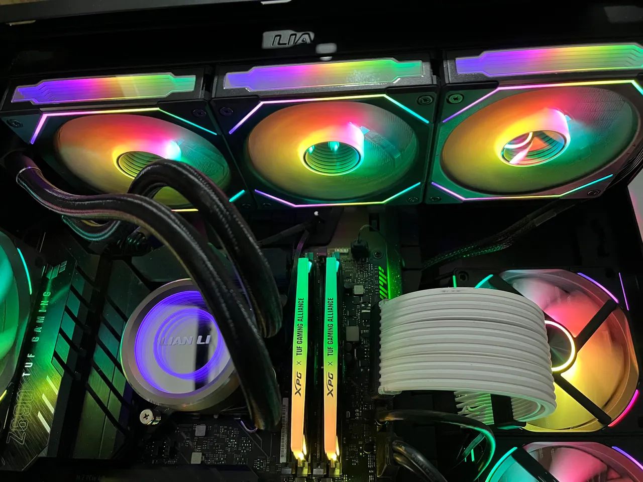 PC Gamer Lian Li Completo | i5 12600K | Z690 | 16GB RAM | NVME