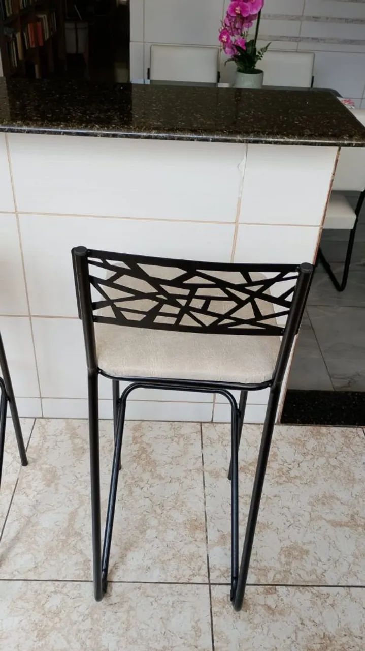 Vendo duas cadeiras altas para bancada - Foto 3