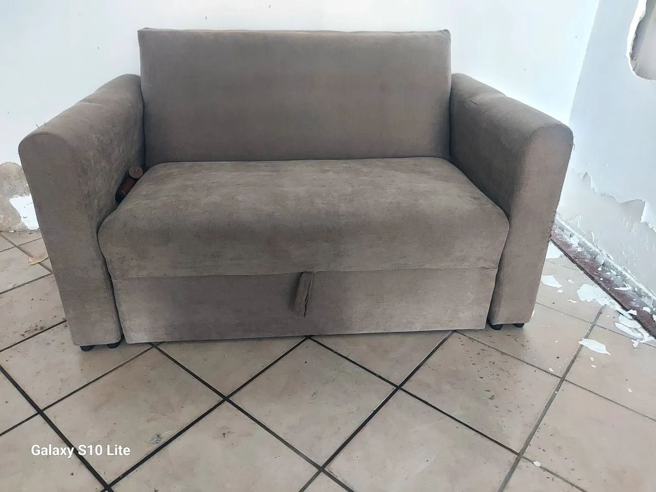 VENDO SOFÁ-CAMA SEMINOVO EM EXCELENTE ESTADO DE CONSERVAÇÃO  - Foto 3