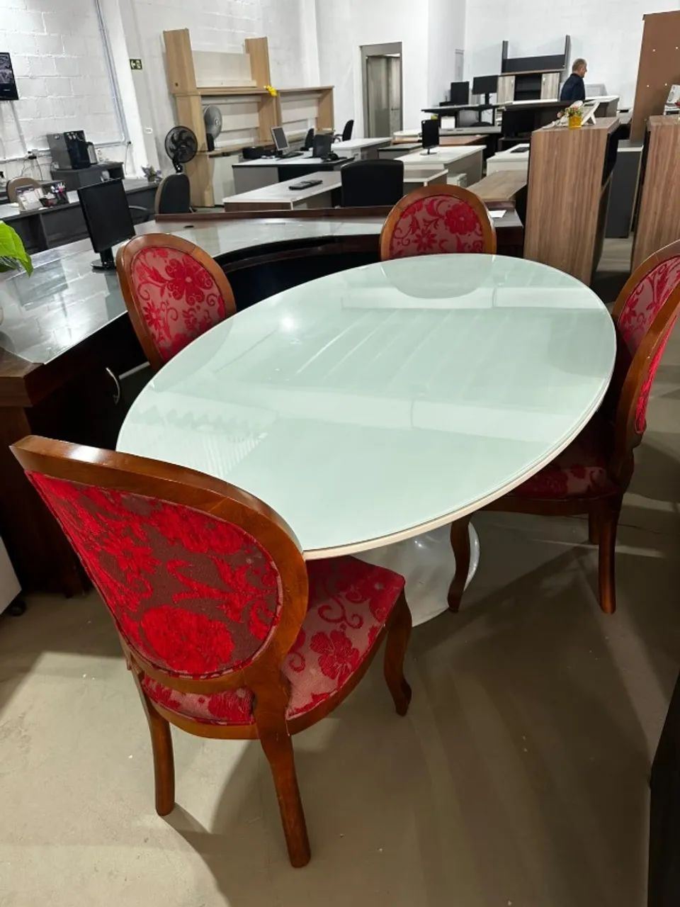 MESA OVAL COM VIDRO LAQUEADO - Foto 2