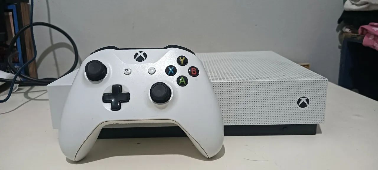 Xbox one S - bem cuidado