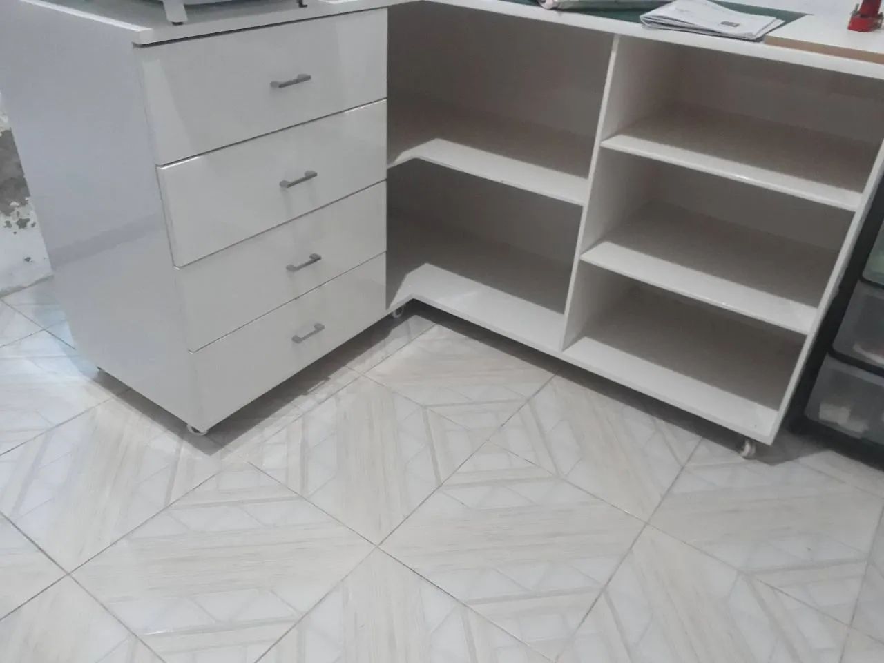 Balcão pra loja com gaveta e prateleiras  - Foto 3