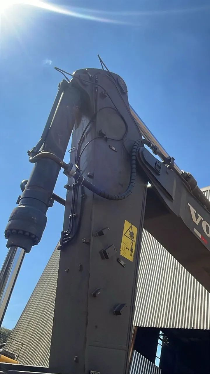 ESCAVADEIRA VOLVO EC480 - Foto 4