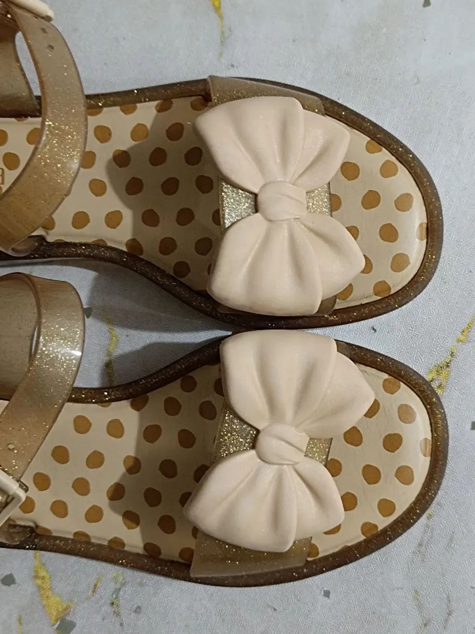 Mini Melissa dourada com glitter e laço. N °30 - Foto 2