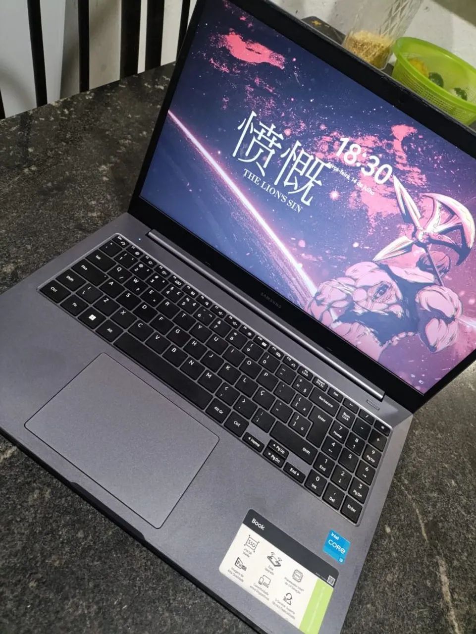 Vende-se notebook, semi novo 