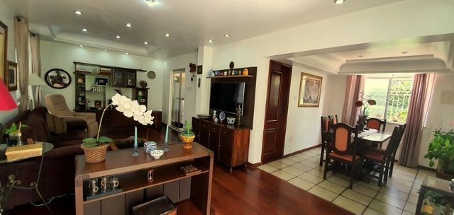 Belíssima Casa duplex com 4 qtos piscina churrasqueira anexo e 6 vagas - Foto 5