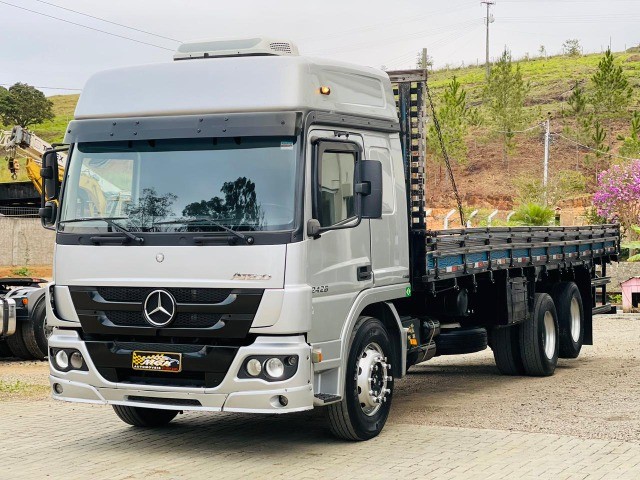 MERCEDES BENZ ATEGO 2426 TETO ALTO, COMPLETO, BAIXA KM ANO 2014