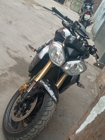 STREET TRIPLE 675