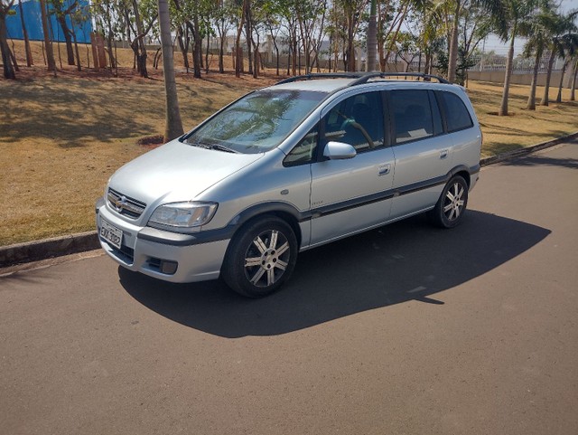 ZAFIRA 2010 ELITE AUTOMÁTICA EM ÓTIMO ESTADO