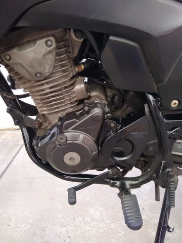 VENDE-SE OU TROCO EM TITAN 2014