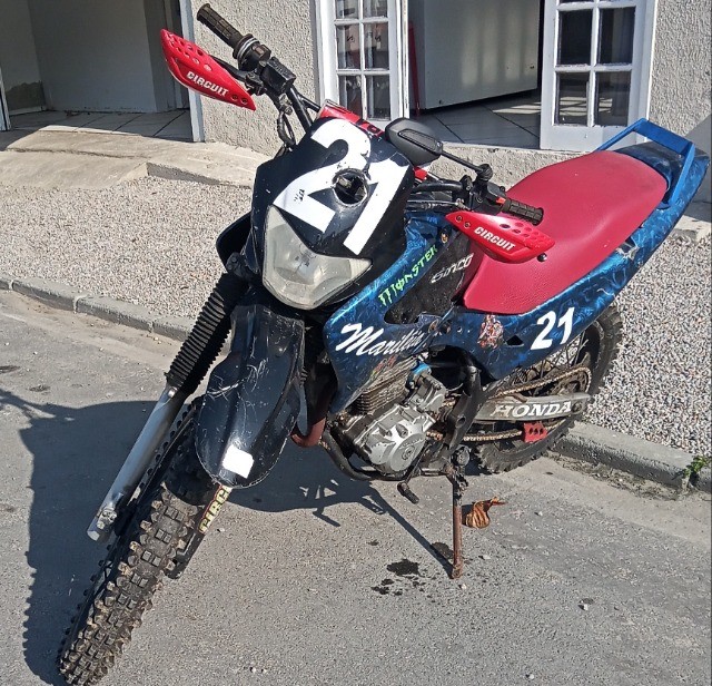 MOTO DE TRINLHA