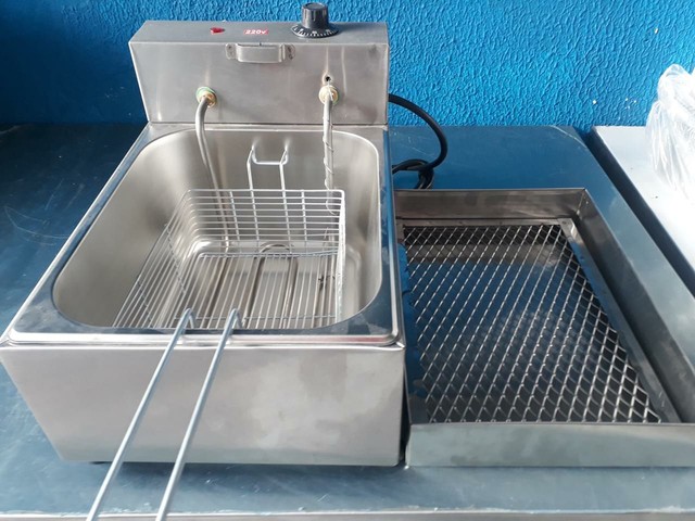 Fritadeira elétrica só óleo industrial inox de 1 ou 2 cubas ou tacho elétrico.  - Foto 3