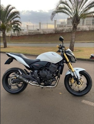MOTO HORNET  ENTR+PARC 