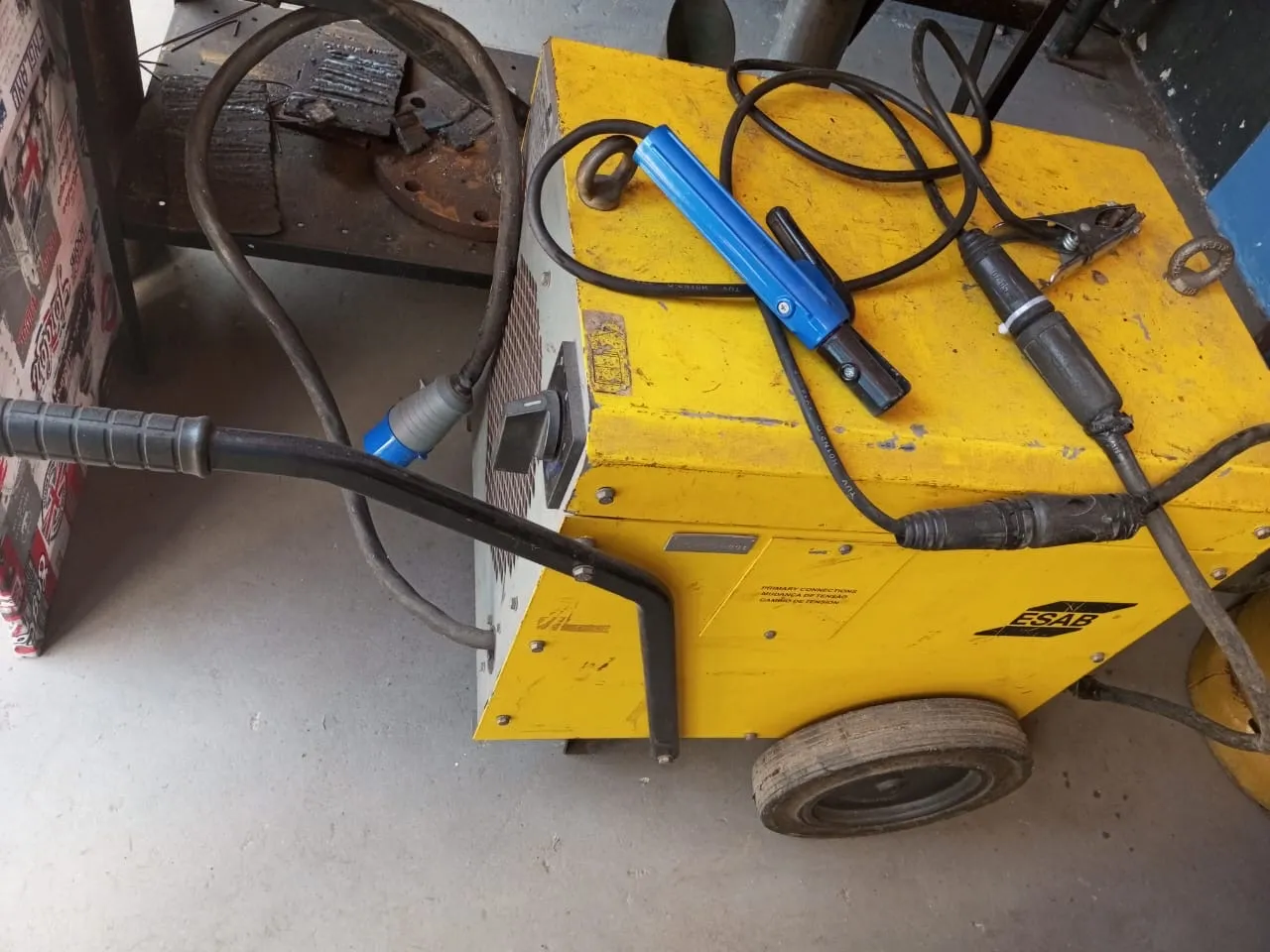 Máquina de solda esab origo arc 406 semi nova