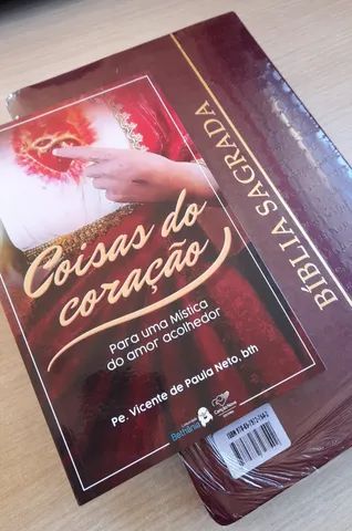 Bíblia Sagrada edição Luxo, Vinho e letra grande. Mais Coisas do Coração. Livros novos. - Foto 3