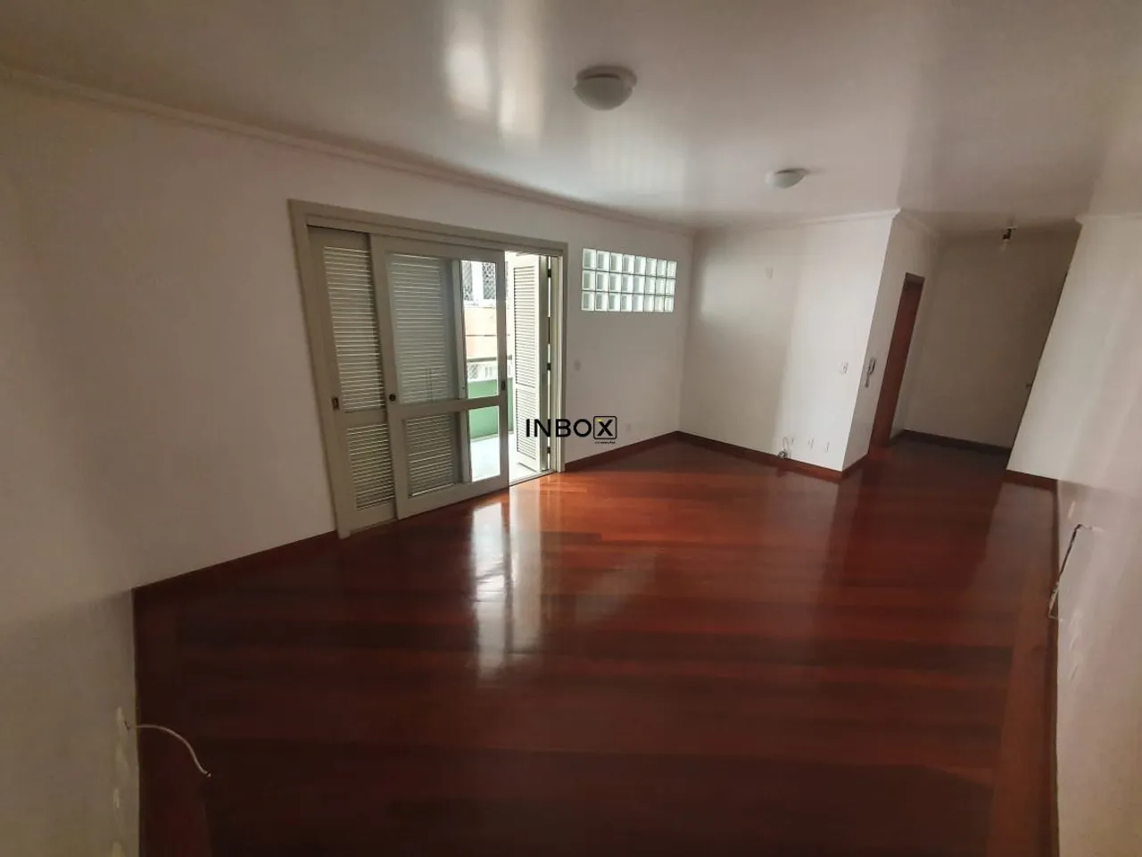 INBOX CIA IMOBILIÁRIA VENDE AMPLO APARTAMENTO COM 100,75M² PRIVATIVOS E 02 QUARTOS NO CENT