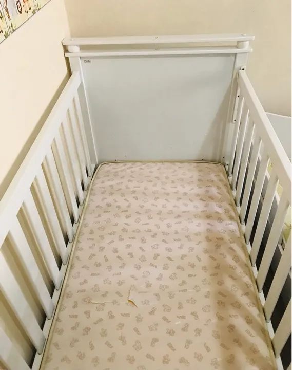 Berço que vira Mini cama de boa madeira da empresa abracadabra novo com colchão - Foto 2