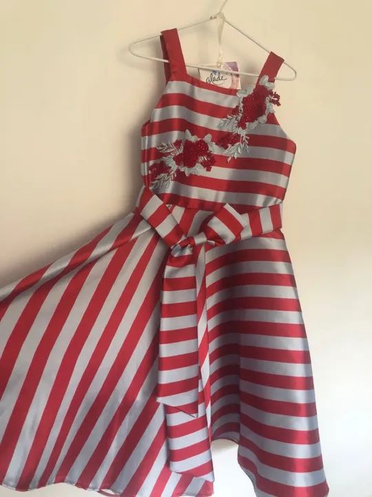Vestido infantil listrado vermelho e cinza TAMANHO 5/6 anos  - Foto 2