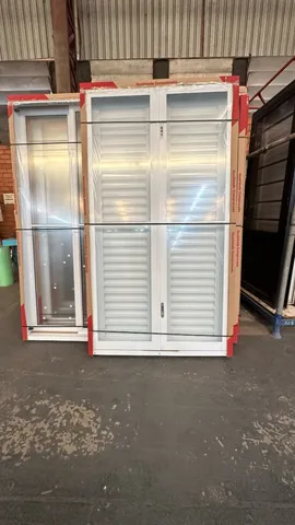 Portas Giro Balcao 4 folhas com vidro Temperado blindex Direto da Fabrica