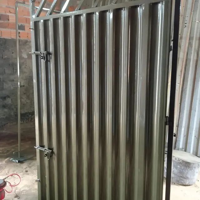 PORTÃO DE DUAS FOLHAS MATERIAL METALON E CHAPA ANDULADA GALVANIZADOS METALÚRGICA JG  - Foto 2