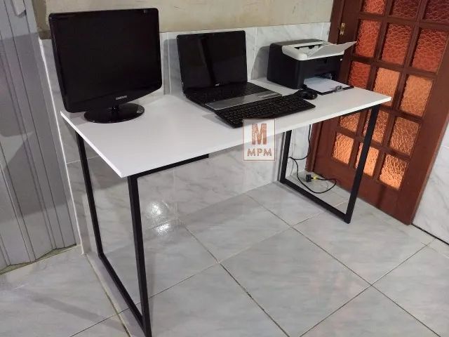 Mesa Escrivaninha grande em aço Branca