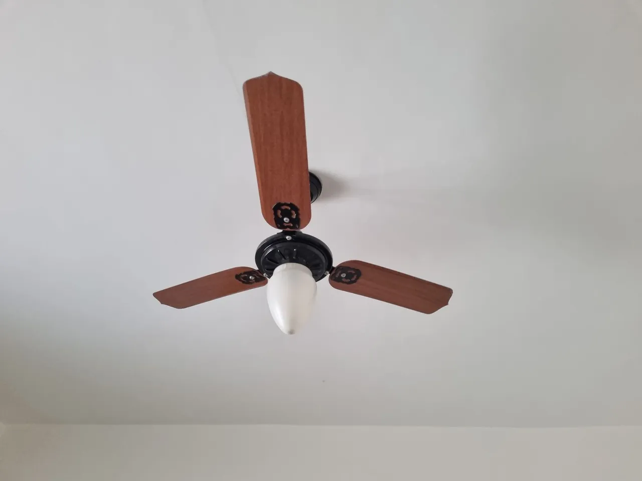Ventilador de teto com luminária